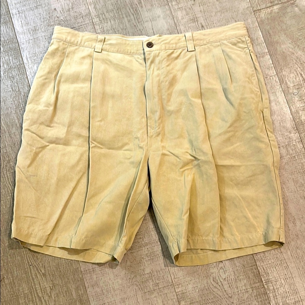 Tommy Bahamas Relax Men's Tan Shorts size 38 💯 SILK - EUC